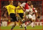 Gilberto wins the ball